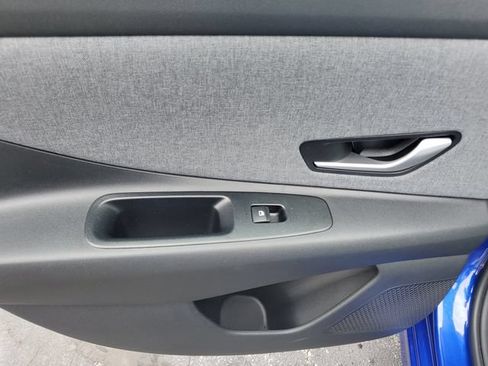 Certified 2025 Hyundai Elantra Limited FWD image 16