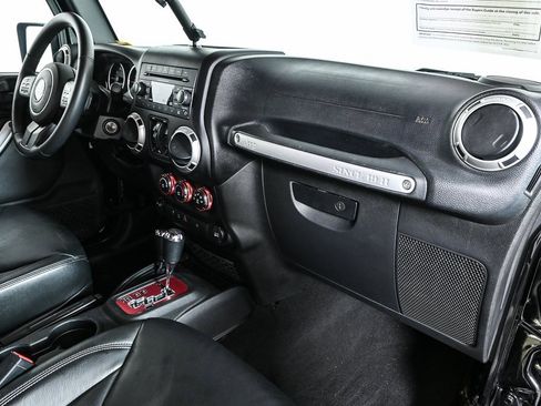 Used 2016 Jeep Wrangler Unlimited Sahara w/ Connectivity Group image 21