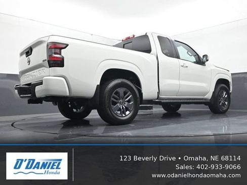 Used 2025 Nissan Frontier SV w/ SV Convenience Package AWD/4WD image 12