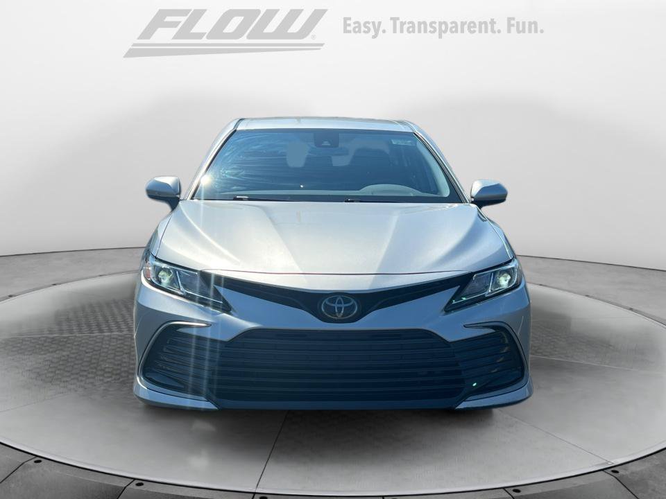 Used 2022 Toyota Camry LE FWD image 3