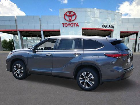 Used 2023 Toyota Highlander XLE AWD/4WD image 6