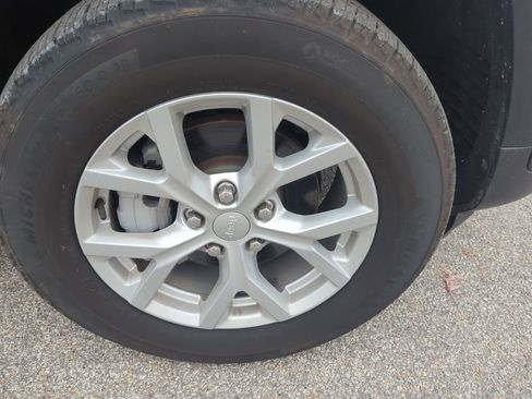 Used 2024 Jeep Grand Cherokee Limited image 10