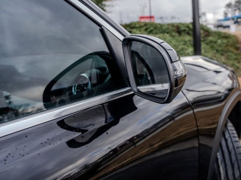 Used 2022 Mercedes-Benz GLB 250 w/ Premium Package Lite image 31