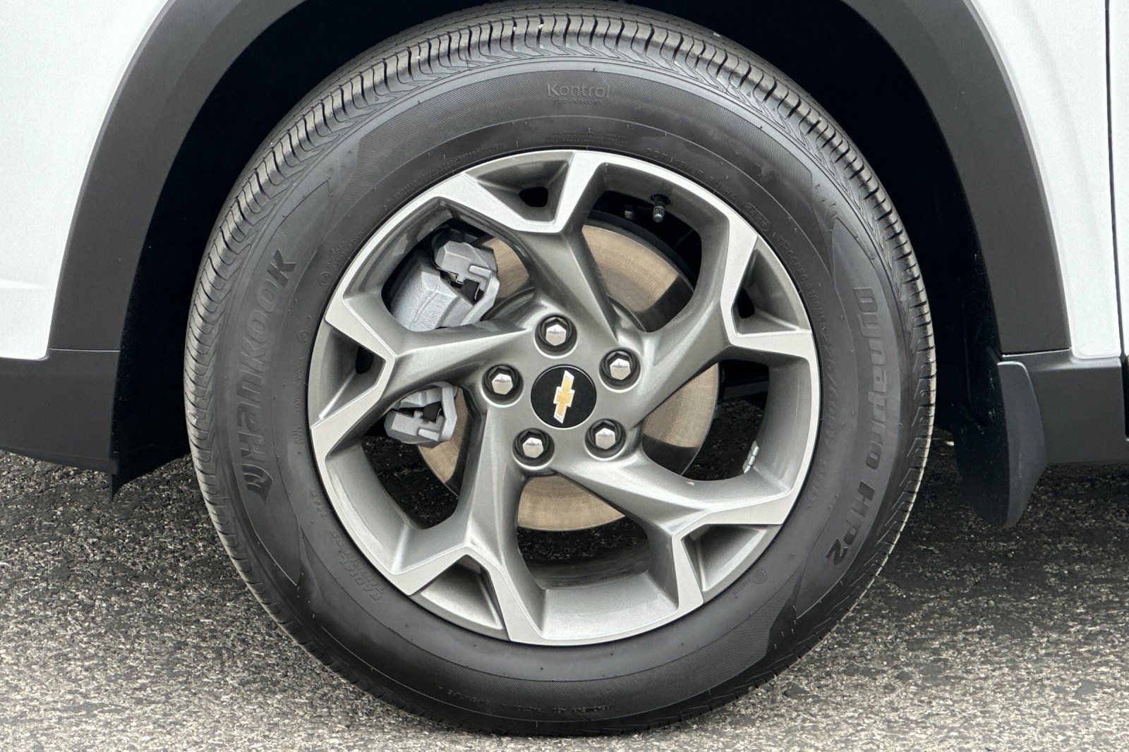 Used 2026 Chevrolet Trax LT w/ LT Convenience Package FWD image 36