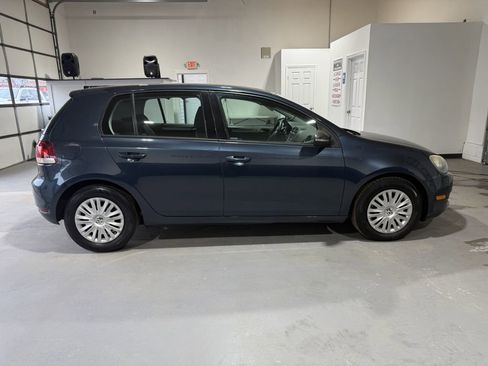Used 2010 Volkswagen Golf 4-Door image 2