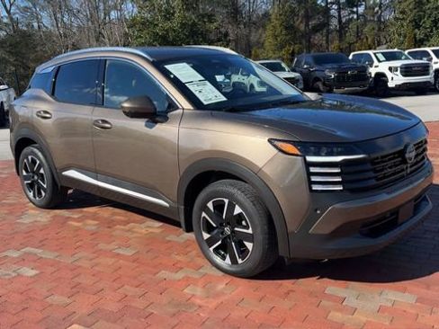 Used 2025 Nissan Kicks SR w/ Interior Electronics Package image 5