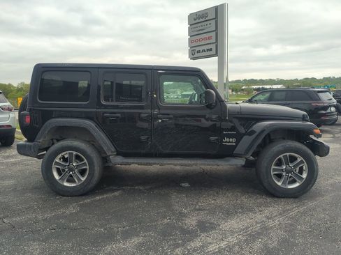 Used 2021 Jeep Wrangler Unlimited Sahara w/ Uconnect 4C Nav & Sound Group AWD/4WD image 5