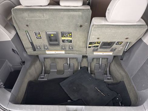 Used 2017 Toyota Sienna XLE Premium image 30