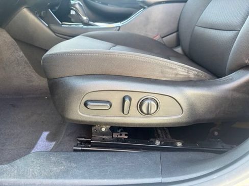 Used 2018 Chevrolet Malibu LT FWD image 9
