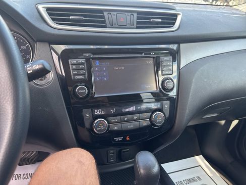 Used 2016 Nissan Rogue SV w/ SV Premium Package AWD/4WD image 22