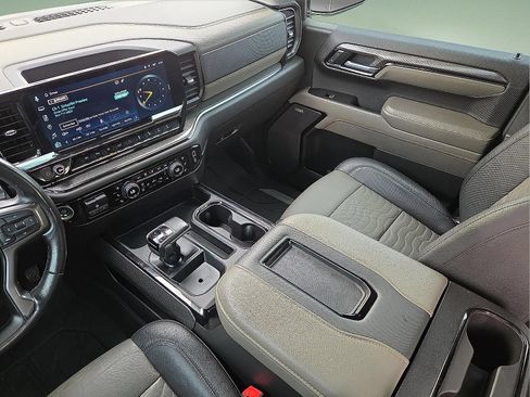 Used 2022 Chevrolet Silverado 1500 ZR2 w/ Technology Package AWD/4WD image 9