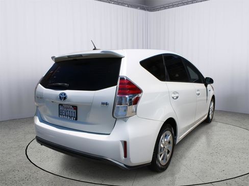 Used 2017 Toyota Prius V Three FWD image 8
