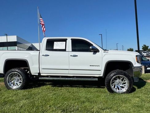 Used 2018 GMC Sierra 1500 SLT AWD/4WD image 2