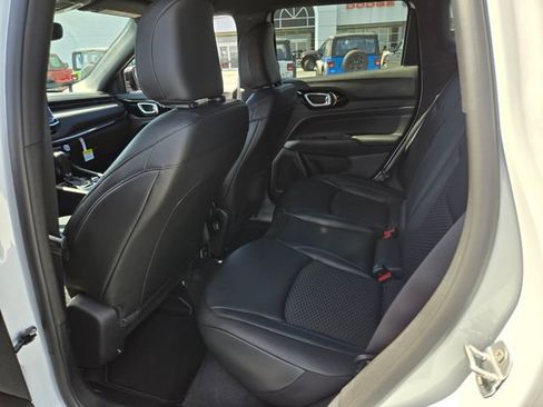 New 2026 Jeep Compass Latitude image 5