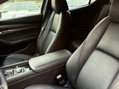 Used 2019 MAZDA MAZDA3 Hatchback w/ Preferred Package FWD image 10