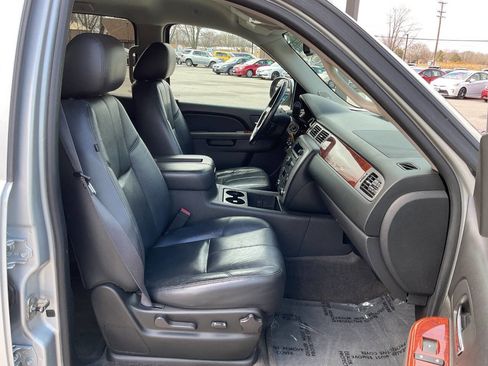 Used 2011 GMC Yukon XL SLT image 47