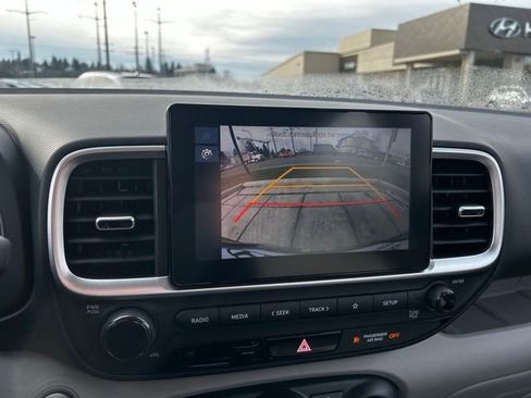 Used 2025 Hyundai Venue SEL image 20