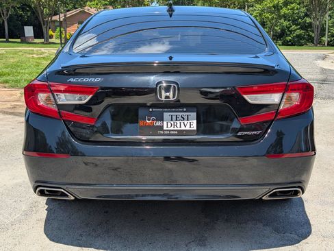 Used 2018 Honda Accord Sport image 4