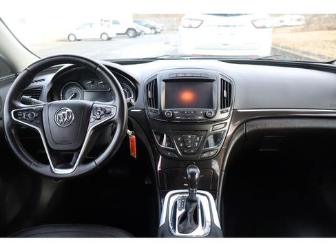 Used 2017 Buick Regal Sport Touring image 8