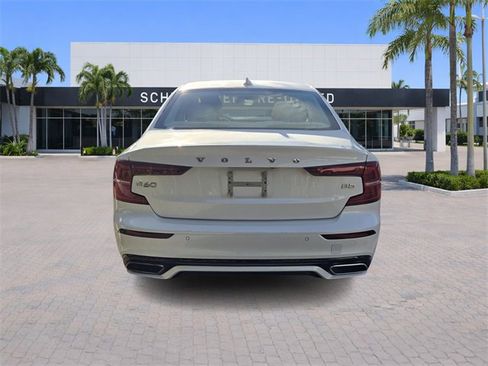 Used 2022 Volvo S60 B5 Momentum w/ Premium Package image 6