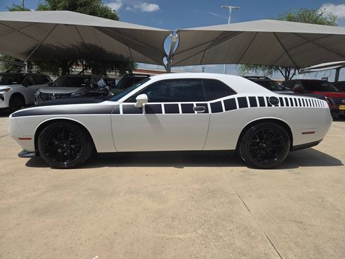 Used 2019 Dodge Challenger R/T w/ Driver Convenience Group RWD image 6