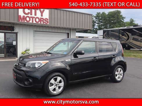 Used 2018 Kia Soul FWD image 1