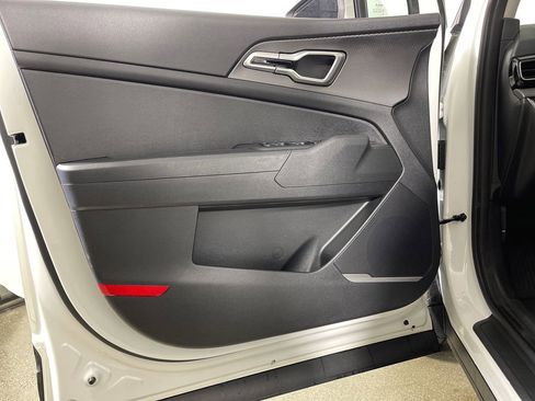 Used 2023 Kia Sportage LX image 19