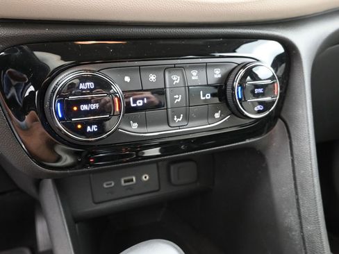 Used 2020 Buick Encore GX Select image 22