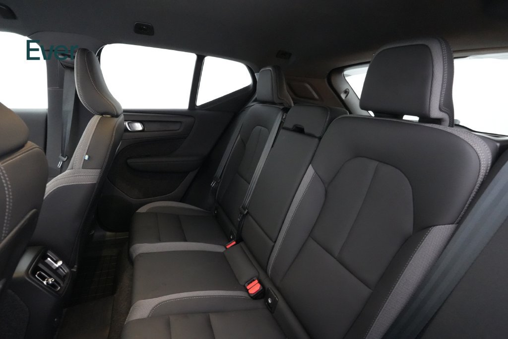 Used 2024 Volvo XC40 Recharge Core w/ Protection Package Premier AWD/4WD image 24