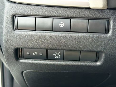 Used 2023 Nissan Rogue SV FWD image 10