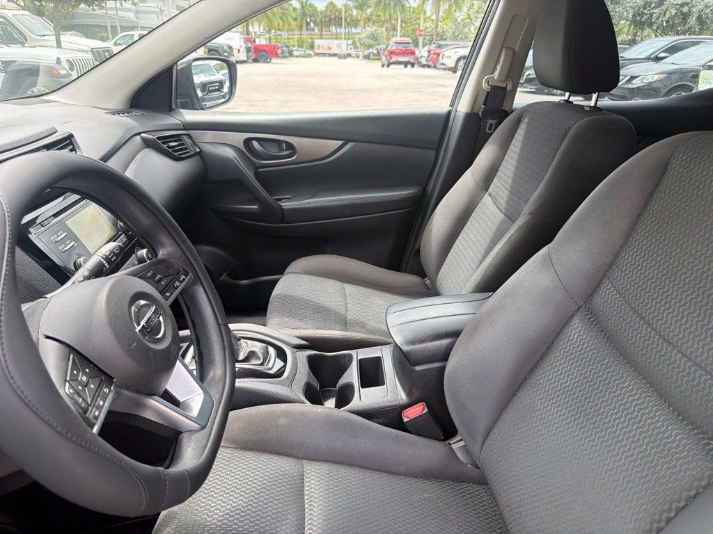 Used 2017 Nissan Rogue Sport S w/ S Appearance Package FWD image 9