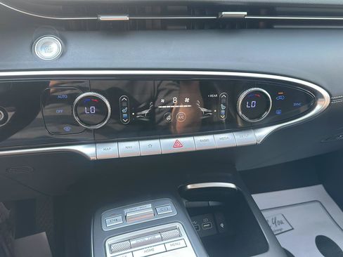 Used 2022 Genesis GV70 2.5T w/ Advanced Package AWD/4WD image 29