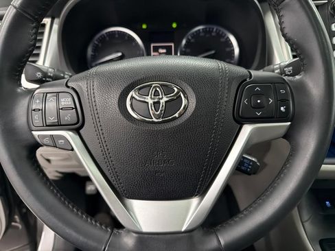 Used 2015 Toyota Highlander Limited FWD image 16