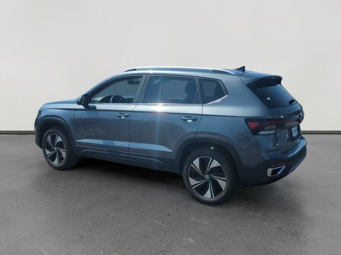 New 2025 Volkswagen Taos SE image 3