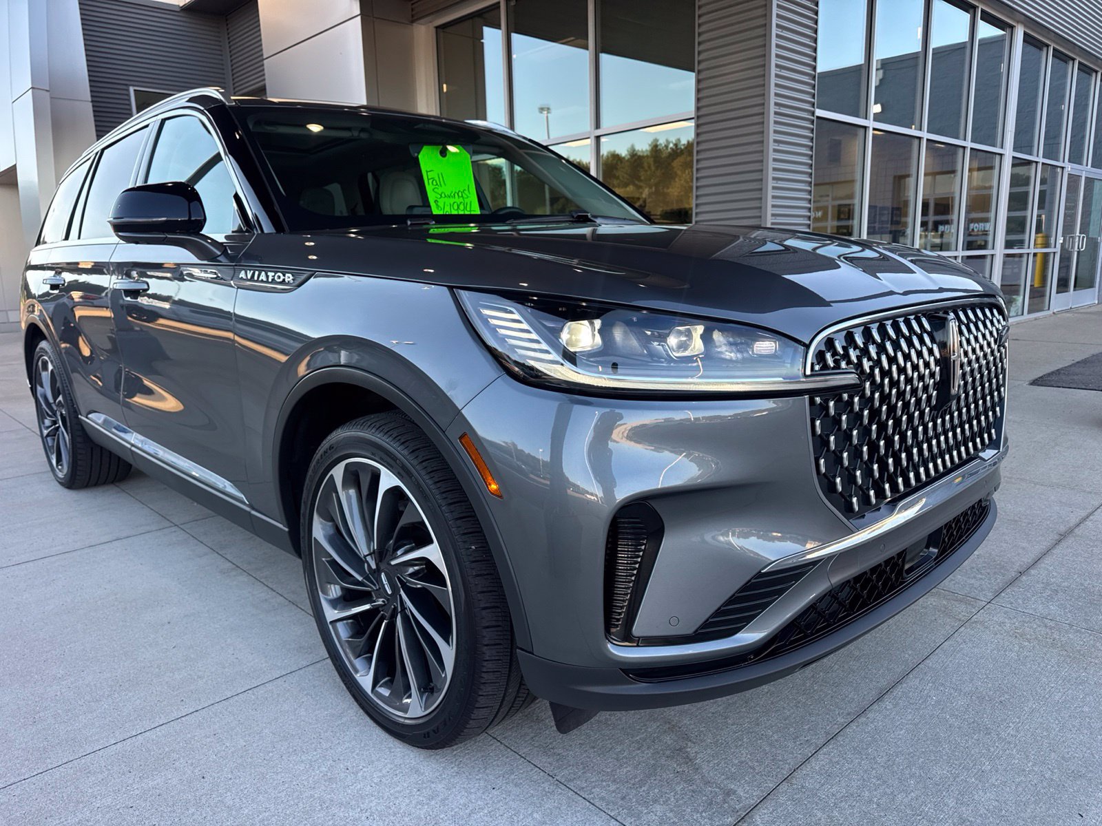 Used 2025 Lincoln Aviator Reserve w/ Equipment Group 201A AWD/4WD image 9