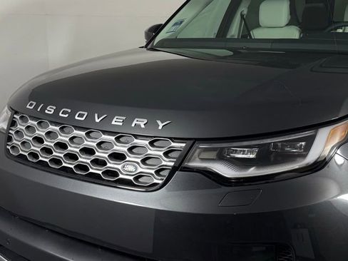 Used 2025 Land Rover Discovery S image 11