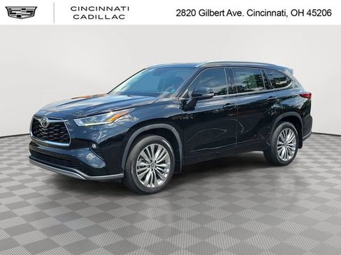 Used 2022 Toyota Highlander Platinum AWD/4WD image 1