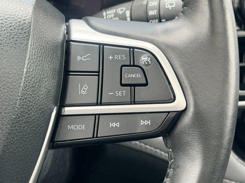 Used 2023 Toyota Highlander Platinum FWD image 41