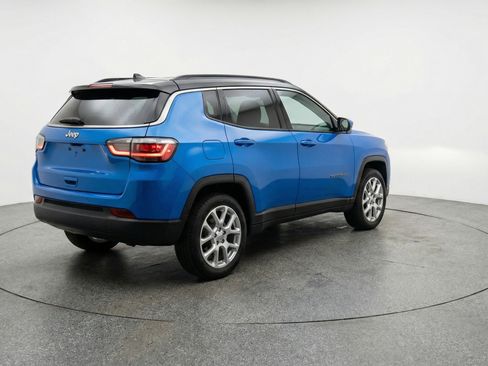Used 2025 Jeep Compass Limited AWD/4WD image 9