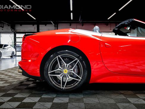 Used 2015 Ferrari California T image 34