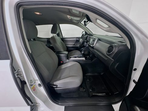 Used 2018 Toyota Tacoma SR5 image 28