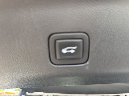 Used 2023 Chevrolet Suburban Premier AWD/4WD image 8