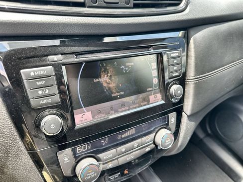 Used 2019 Nissan Rogue SL AWD/4WD image 28