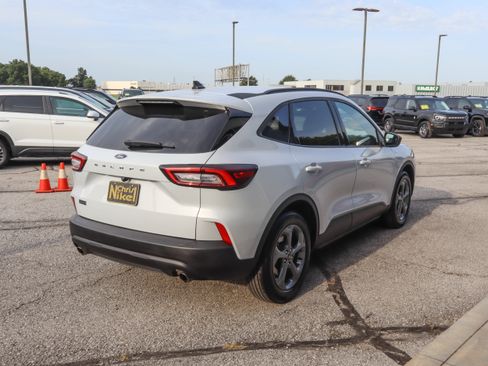 Used 2025 Ford Escape ST-Line FWD image 4