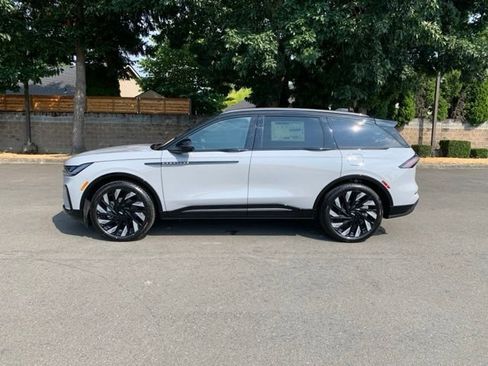 New 2026 Lincoln Nautilus Reserve AWD/4WD image 2