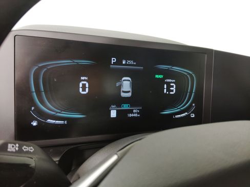 Used 2023 Kia Niro LX image 17