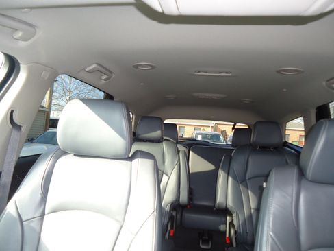 Used 2018 Buick Enclave Essence image 31