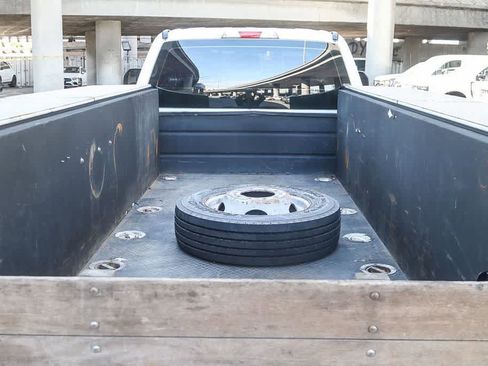 Used 2017 Ford F550 image 31