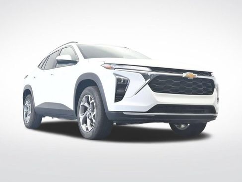 Used 2025 Chevrolet Trax LT w/ LT Convenience Package FWD image 34