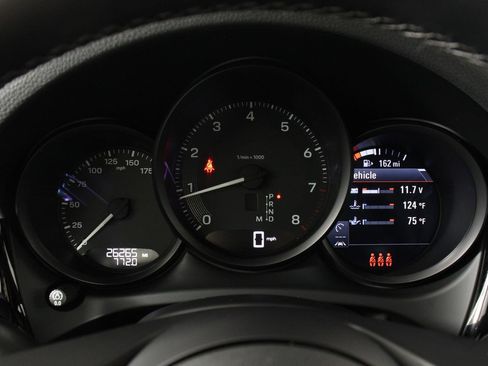 Certified 2023 Porsche Macan AWD/4WD image 16
